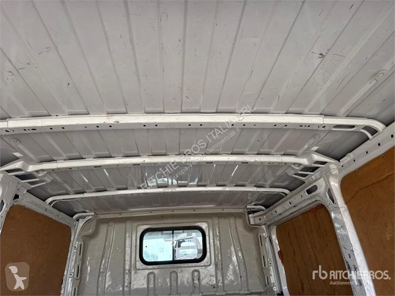 Комерційні автомобілі Peugeot Cargo Van