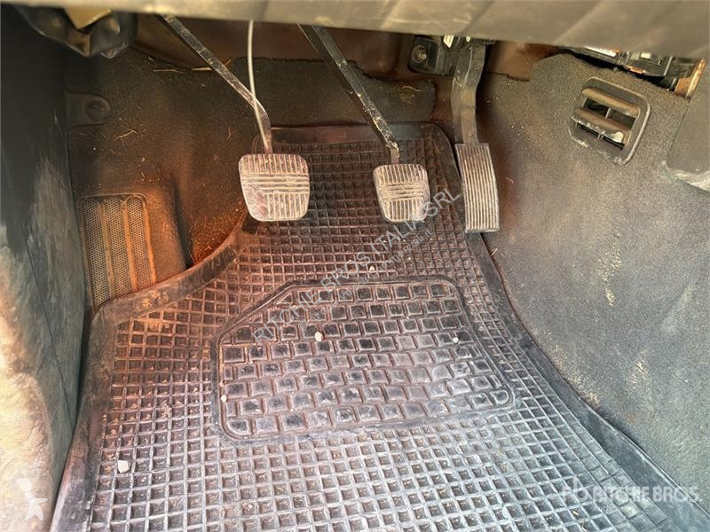 Комерційні автомобілі Nissan