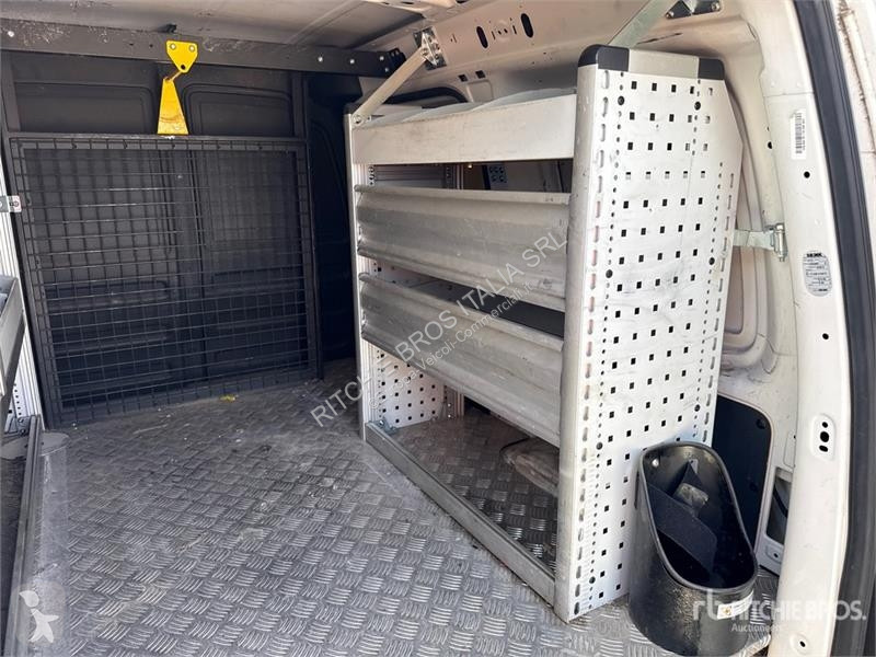 Комерційні автомобілі Volkswagen Cargo Van