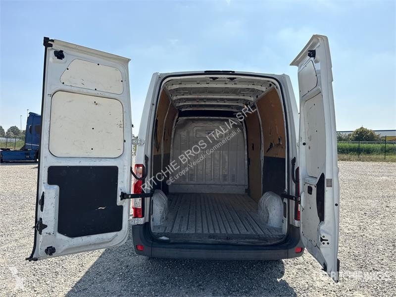 Комерційні автомобілі Renault 125DCI Cargo Van