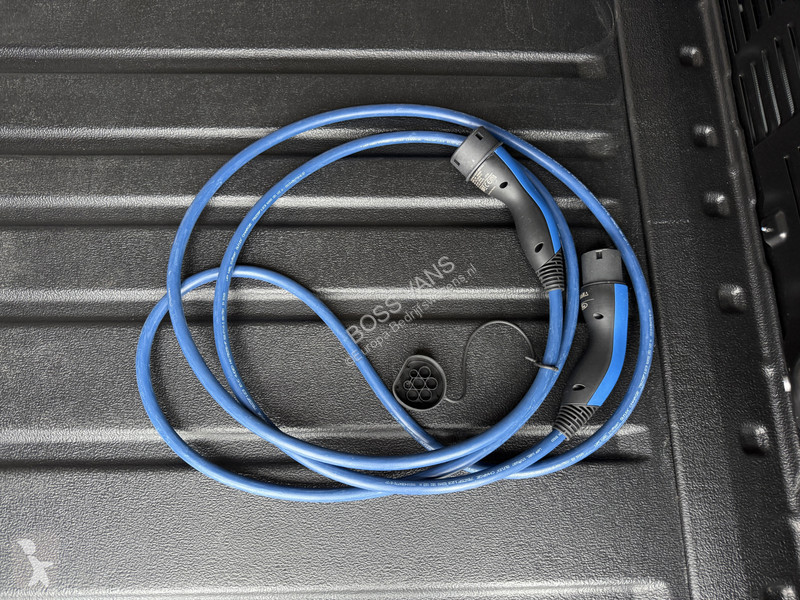 Лекотоварен автомобил Ford 71kWh 136PK...