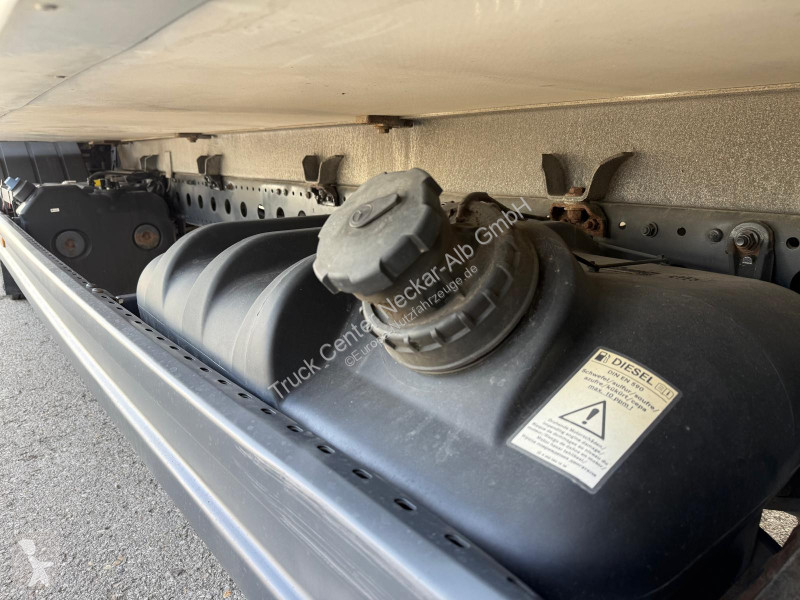Véhicule utilitaire Mercedes 818L Carrier...