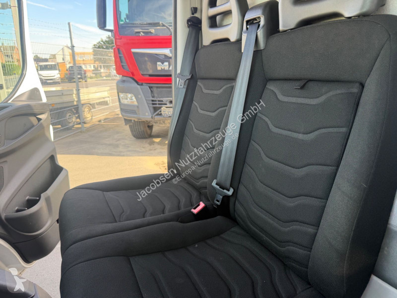 Véhicule utilitaire Iveco 35s15 Carrier Xarios...