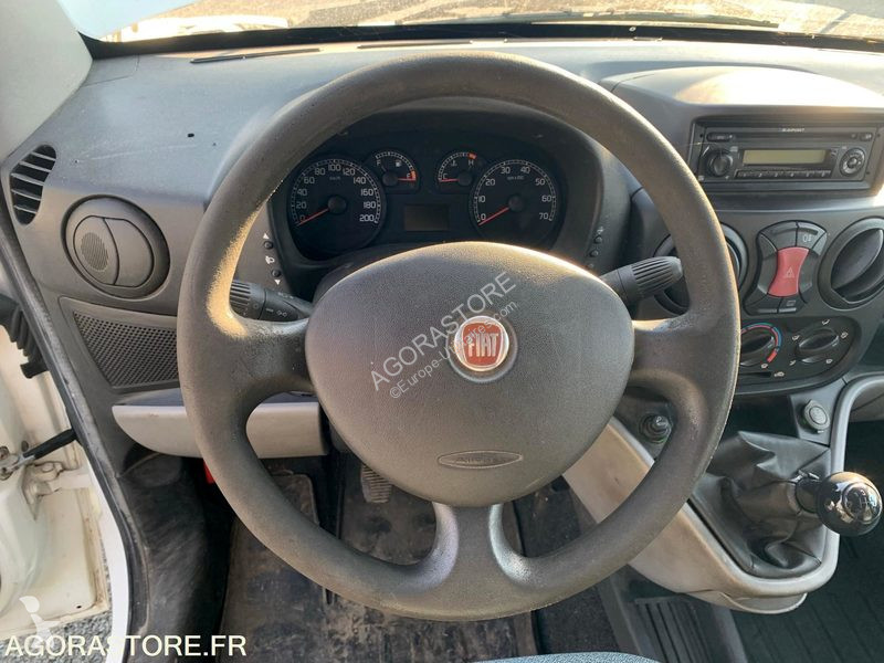 Véhicule utilitaire Fiat DOBLO