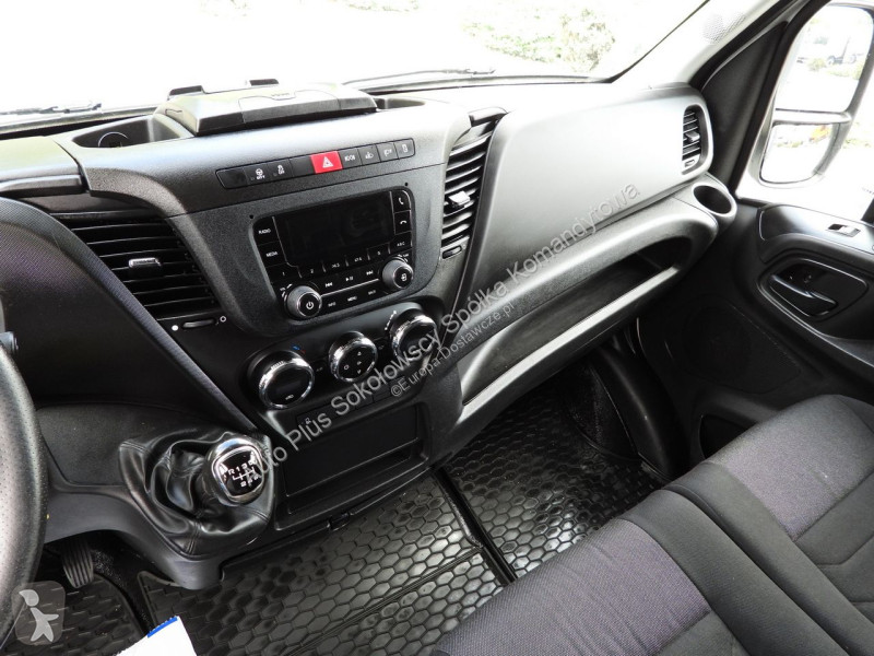 Véhicule utilitaire Iveco 50C18 DAILY