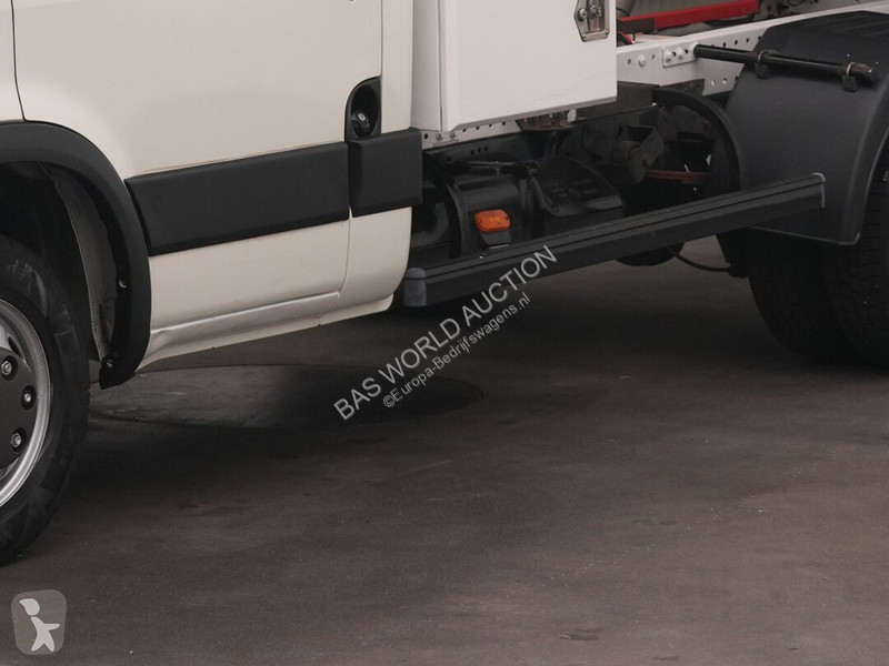Véhicule utilitaire Iveco 35C13