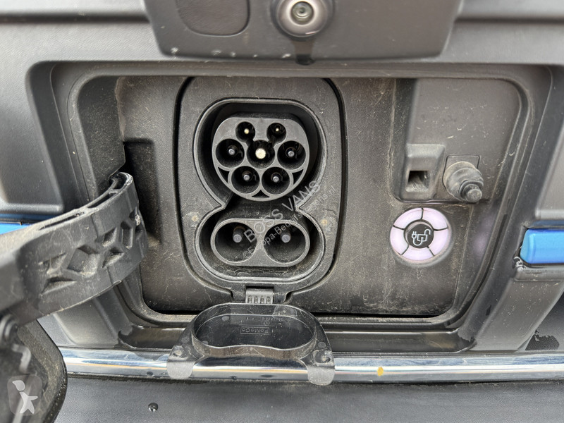 Samochód dostawczy Ford 68kWh 184PK L2H2 317km...