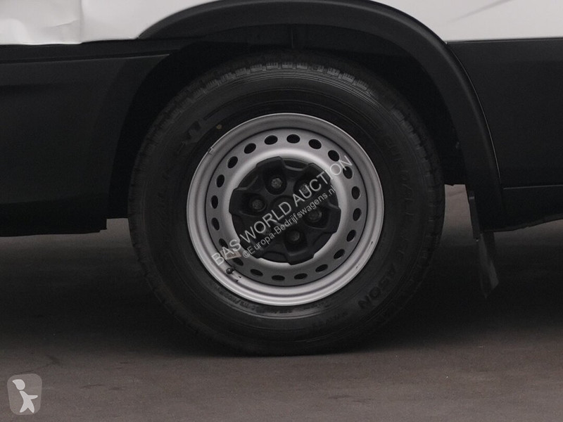 Véhicule utilitaire Iveco 35S16