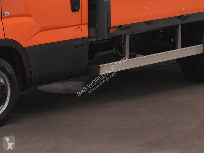 Véhicule utilitaire Iveco 35C14