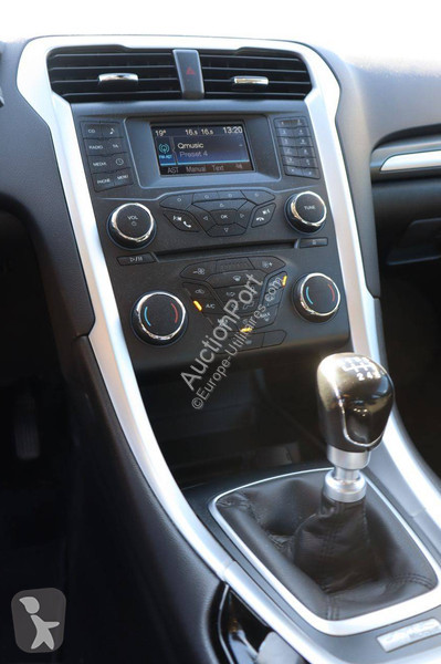 Véhicule utilitaire Ford