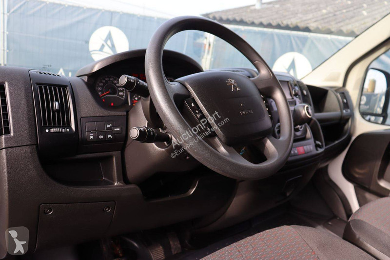 Véhicule utilitaire Peugeot