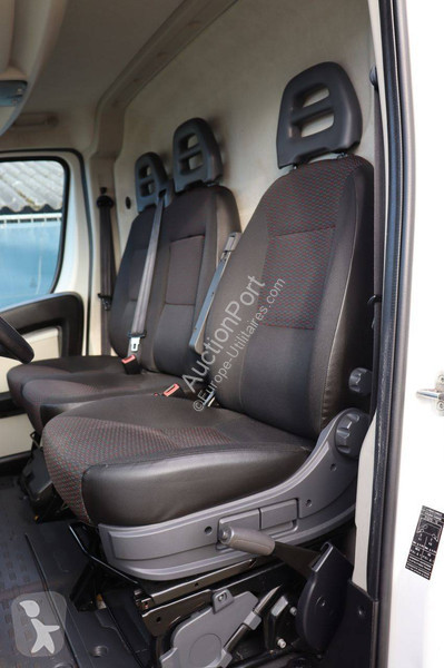 Véhicule utilitaire Peugeot