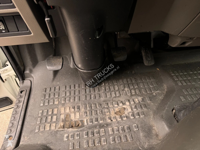 Véhicule utilitaire Nissan UNIT CABSTAR 35.13...