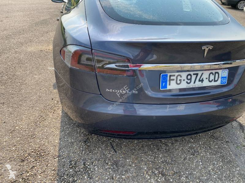 Véhicule utilitaire Tesla