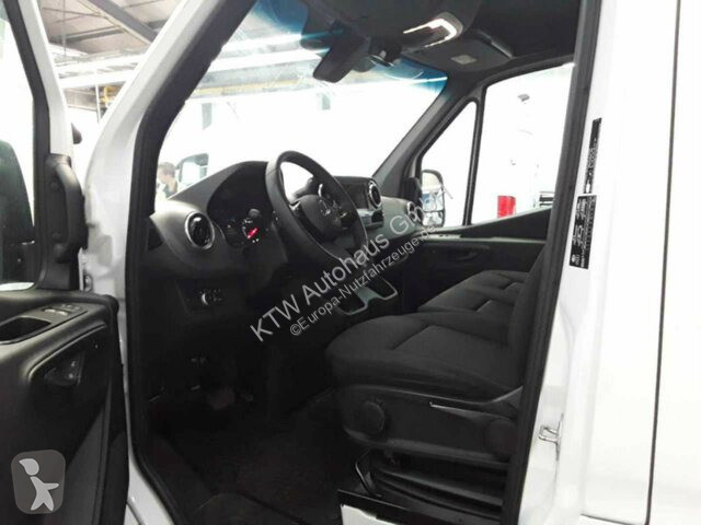 Autoutilitară Mercedes 317...
