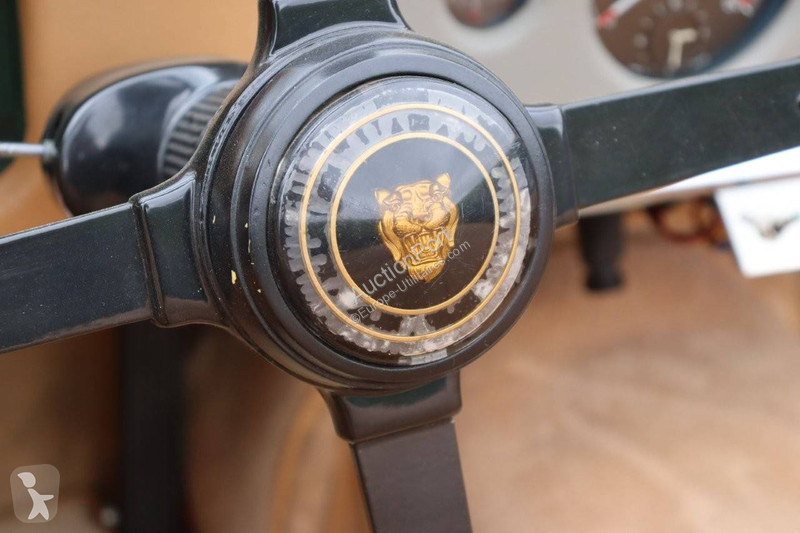 Véhicule utilitaire Jaguar 150 DHC