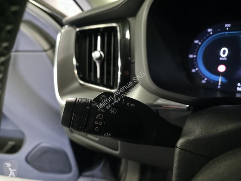 Samochód dostawczy Volvo XC60 B4 Micro-Hybride...