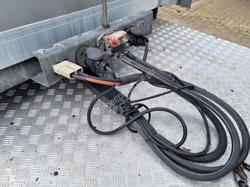 Samochód dostawczy Iveco 40C17 B/E 10T...