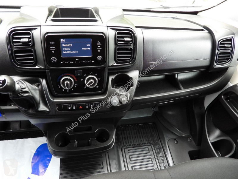 عربة نفعية Toyota MAX