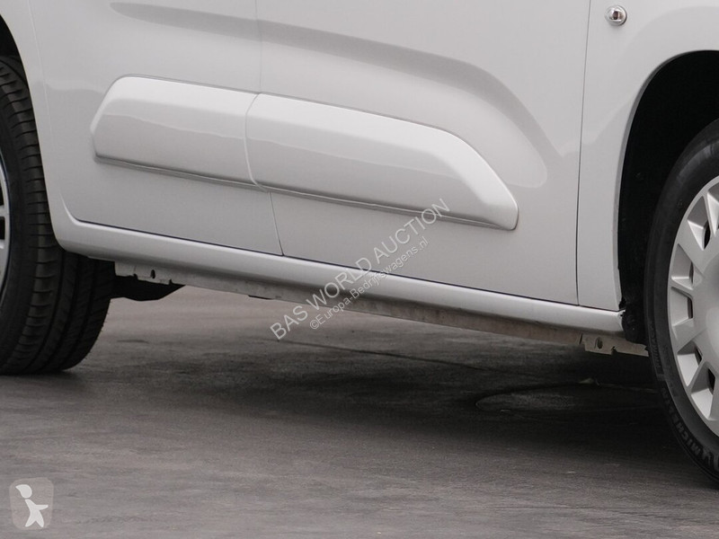 Лекотоварен автомобил Opel 110pk