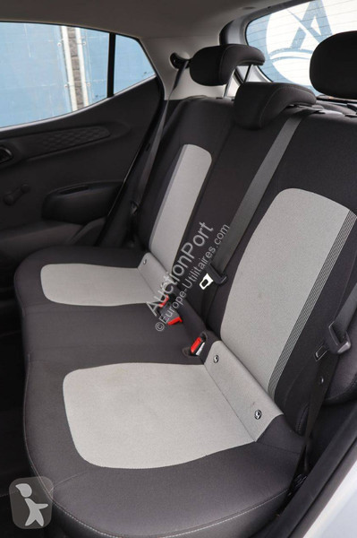 عربة نفعية Hyundai i10