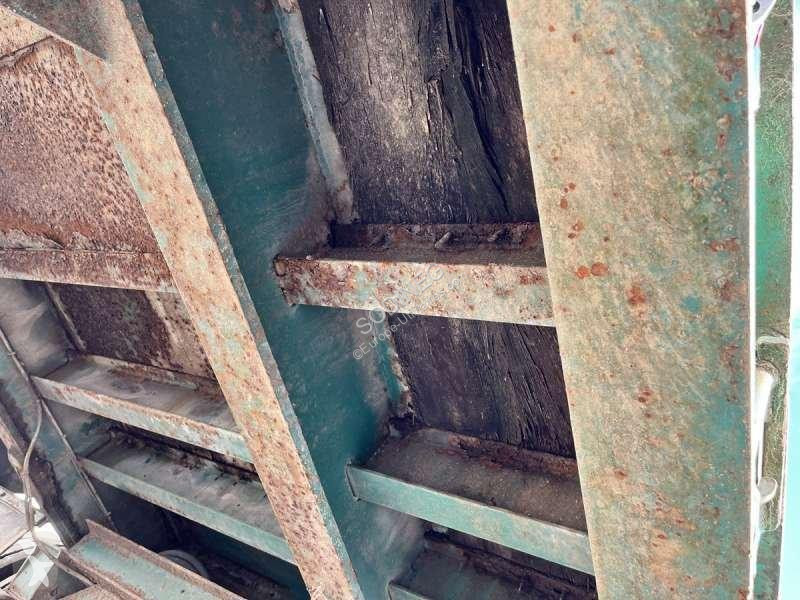 Véhicule utilitaire   3 ESSIEUX