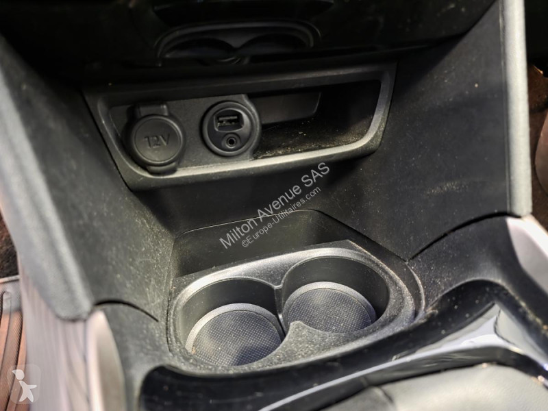 Véhicule utilitaire Peugeot 2008 1.6 e-HDi FAP...