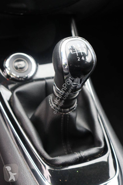 Véhicule utilitaire Nissan