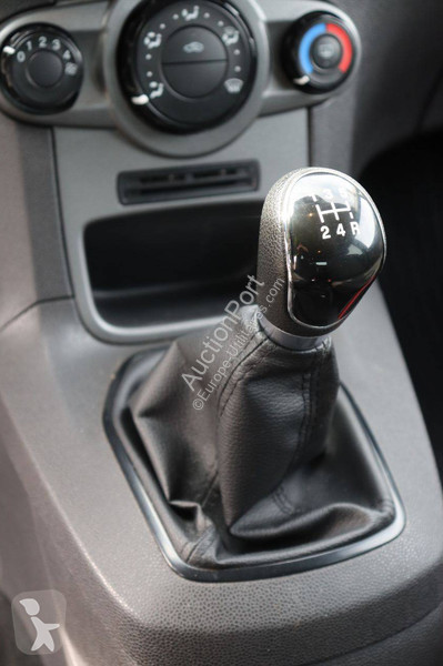 Véhicule utilitaire Ford