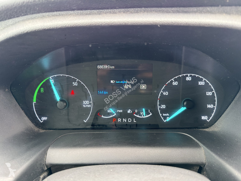 Véhicule utilitaire Ford 68kWh 184PK L3H3 317km...