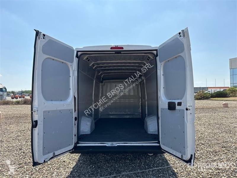 Комерційні автомобілі Opel 2.2