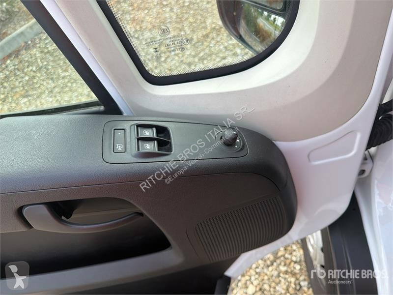 Véhicule utilitaire Opel 2.2