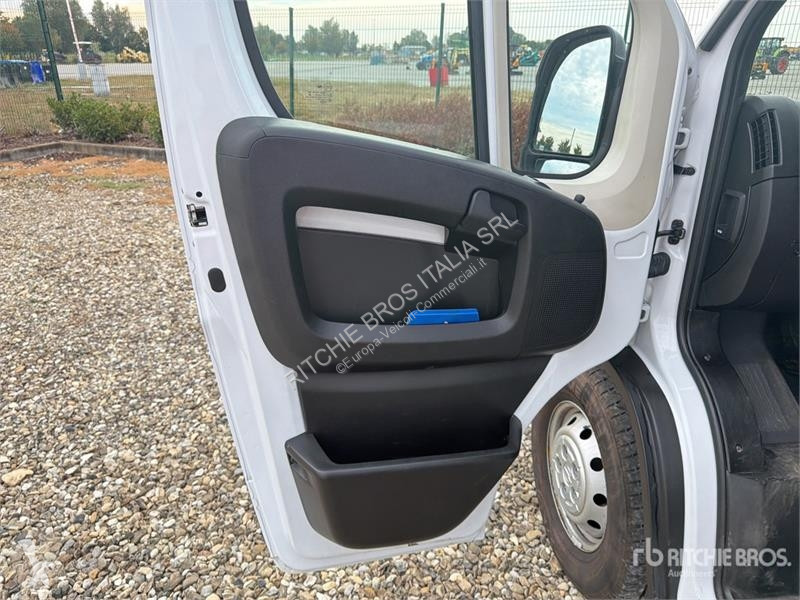 Véhicule utilitaire Opel 2.2