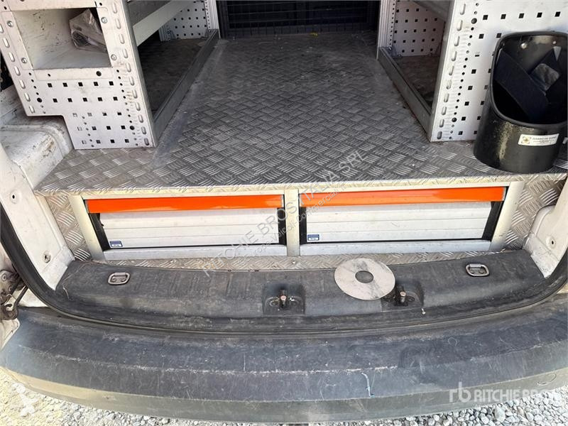 Комерційні автомобілі Volkswagen Cargo Van