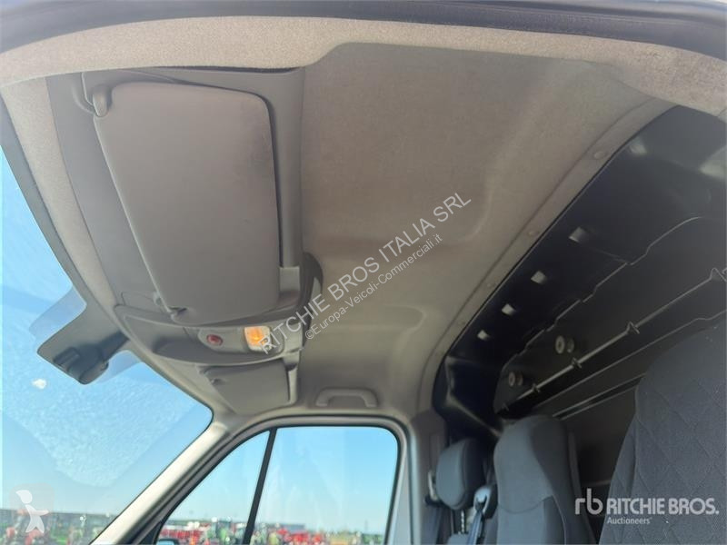 Furgoneta Nissan Cargo Van