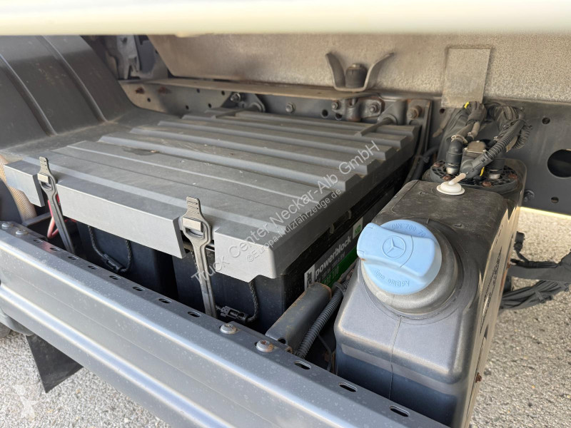 Véhicule utilitaire Mercedes 818L Carrier...