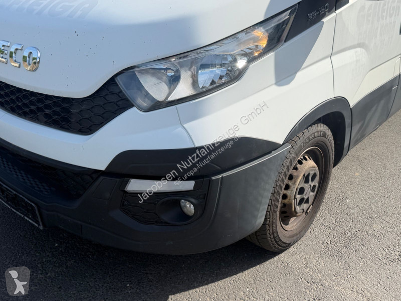 Véhicule utilitaire Iveco 35s15 Carrier Xarios...