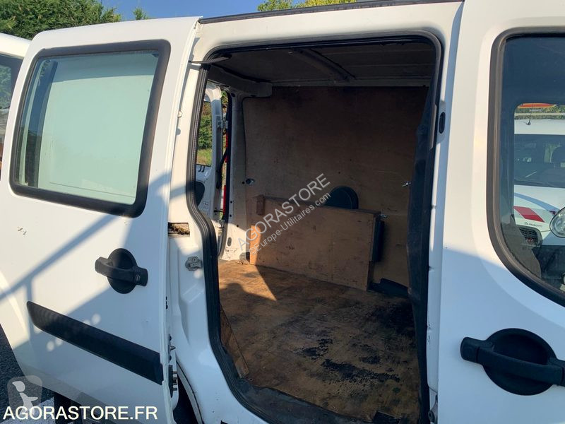 Véhicule utilitaire Fiat DOBLO
