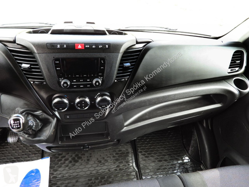 Véhicule utilitaire Iveco 50C18 DAILY