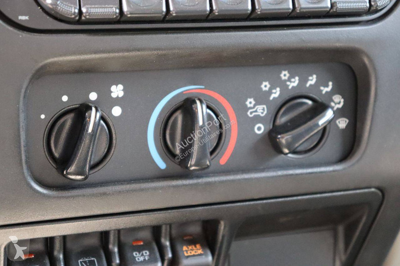عربة نفعية Jeep