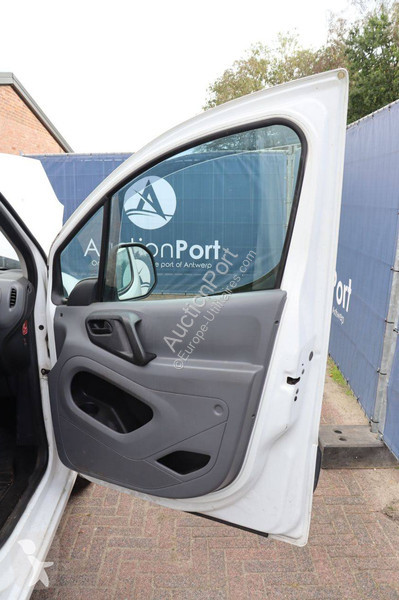 Véhicule utilitaire Peugeot 120 L1 1.6HDIF...