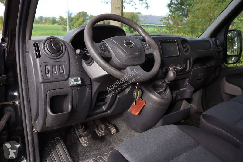 Véhicule utilitaire Nissan