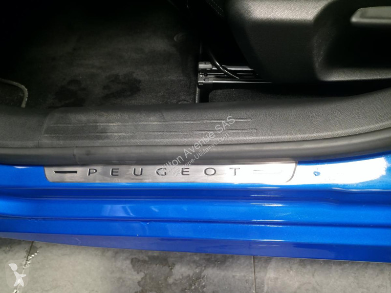 Véhicule utilitaire Peugeot 1.2i PureTech 12V -...
