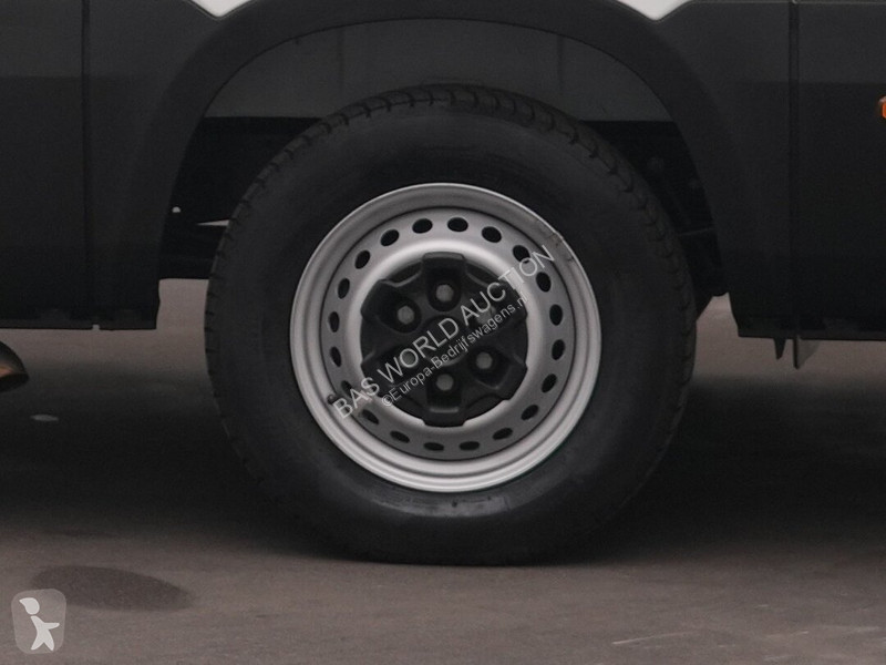 Véhicule utilitaire Iveco 35S16