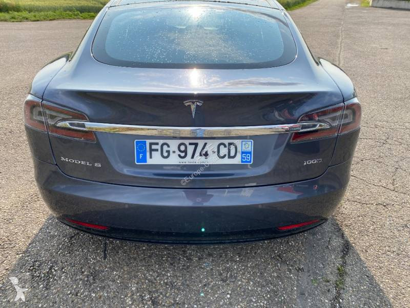 Véhicule utilitaire Tesla