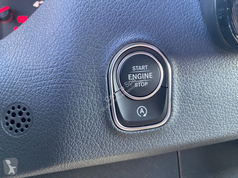 Autoutilitară Mercedes Furgone Traz. Post