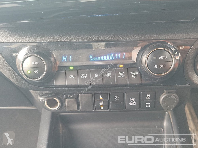 Véhicule utilitaire Toyota Hilux