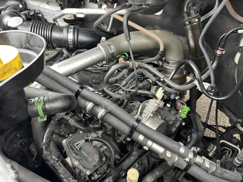 عربة نفعية Renault 2.3 DCI 150