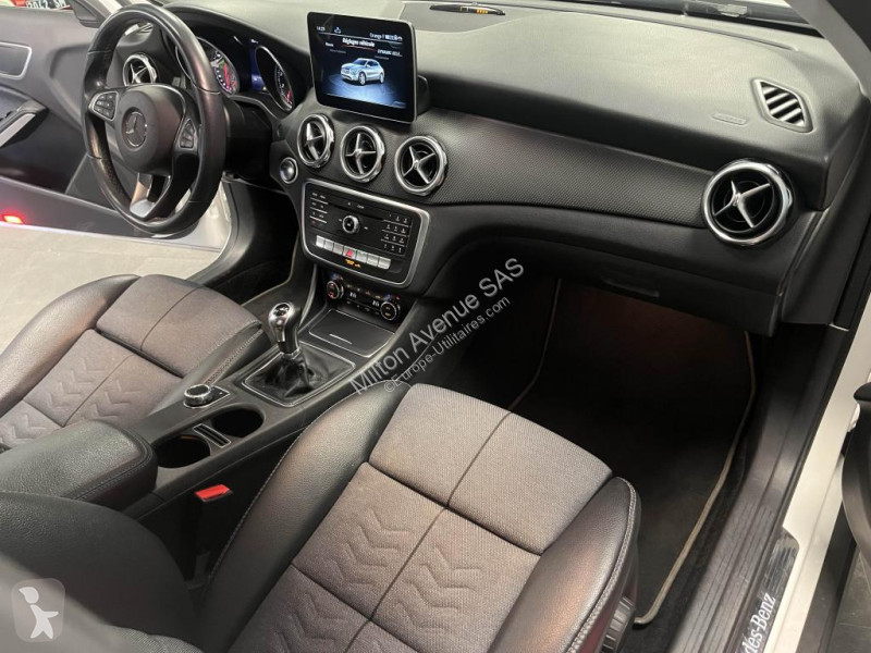 عربة نفعية Mercedes GLA 180  Inspiration