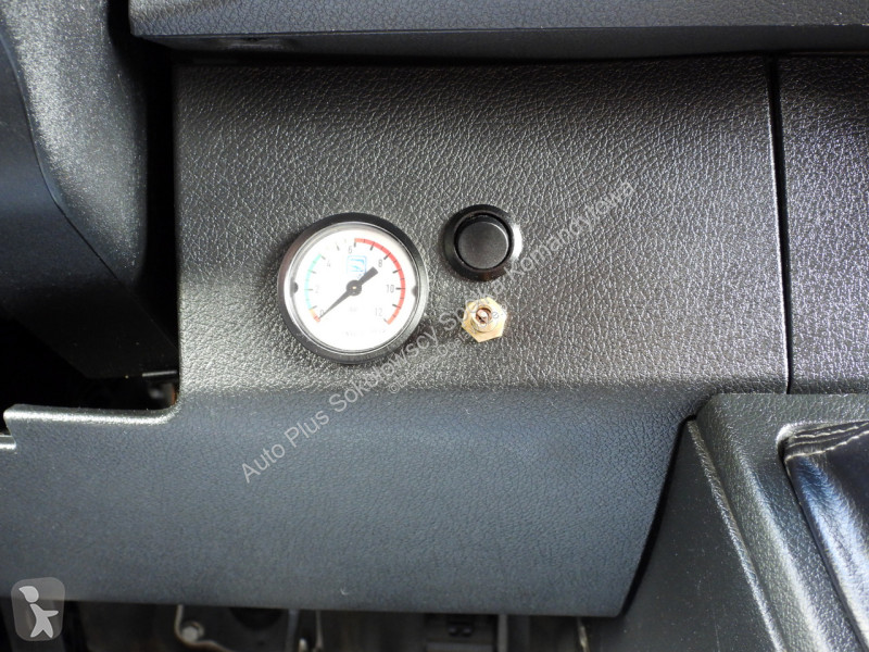 عربة نفعية Mercedes 230 LF